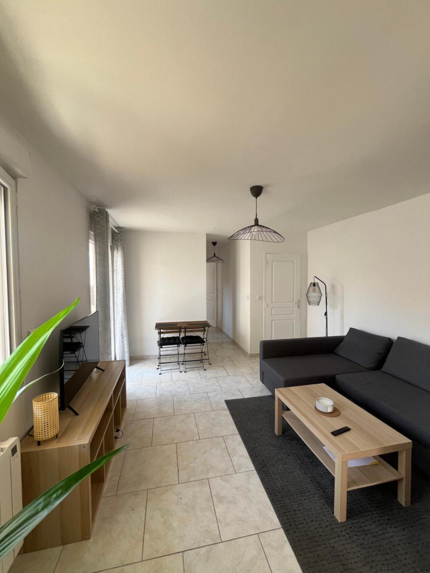 Charmant Bas De Villa Avec Terrasse A Proximite De La Plage Et Du Port Carqueiranne Ngoại thất bức ảnh